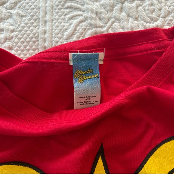 Adult Wonder Woman costume Red Long WW Shirt with Detachable Cape. XL - Picture 3 of 6